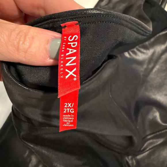 Spanx Faux Leather Leggings Black 2x plus size - Picture 8 of 8